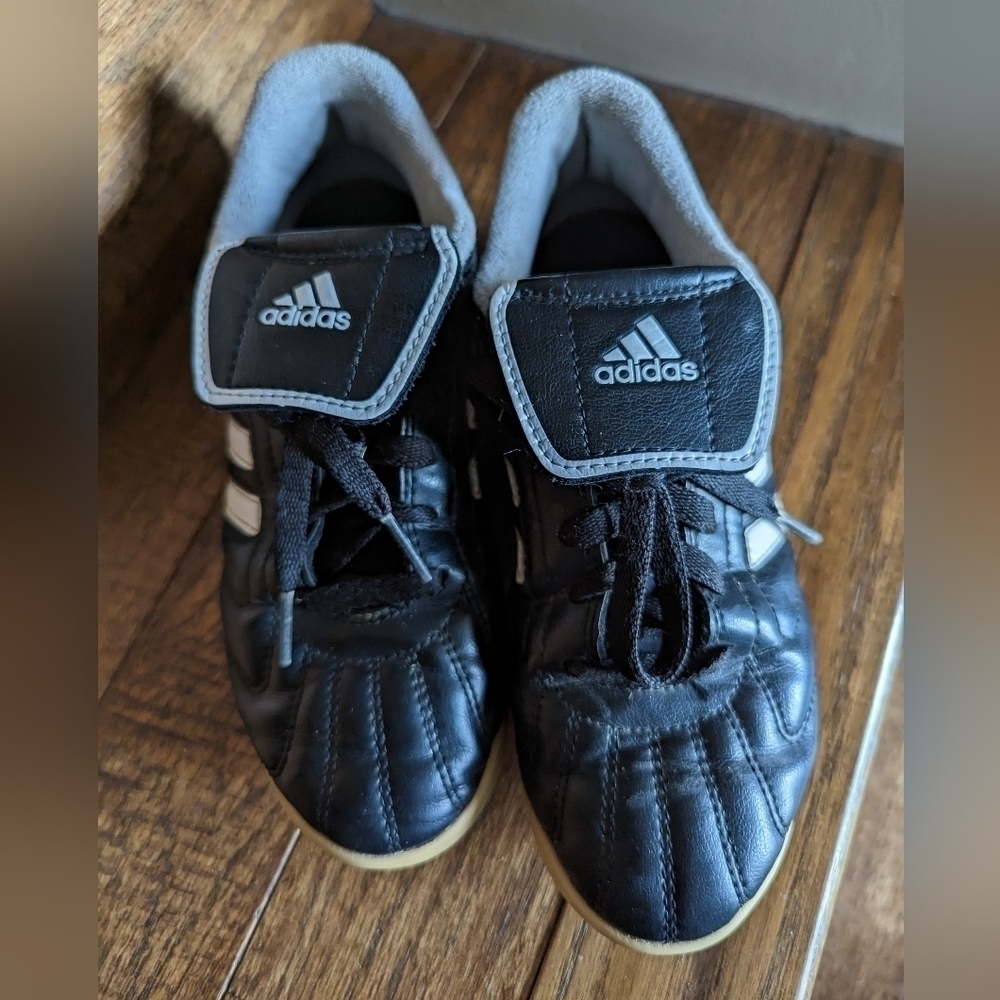 ADIDAS indoor soccer shoes black leather Size 3 - Picture 5 of 8